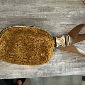 Lululemon Everywhere Belt Bag Fleece